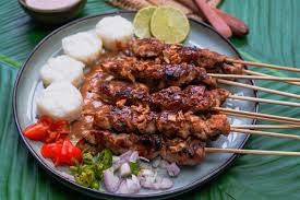 Sate Ayam 4 + Lontong 1